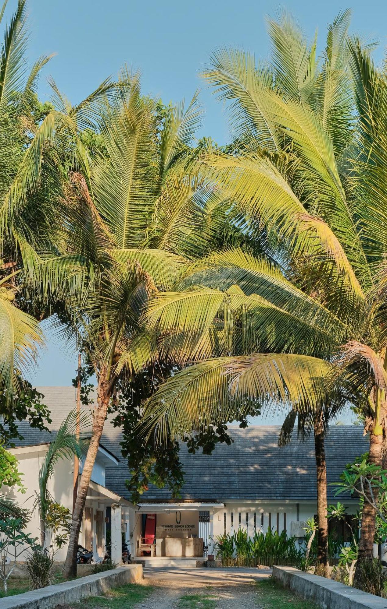 Myamo Beach Lodge Jereweh Exterior foto