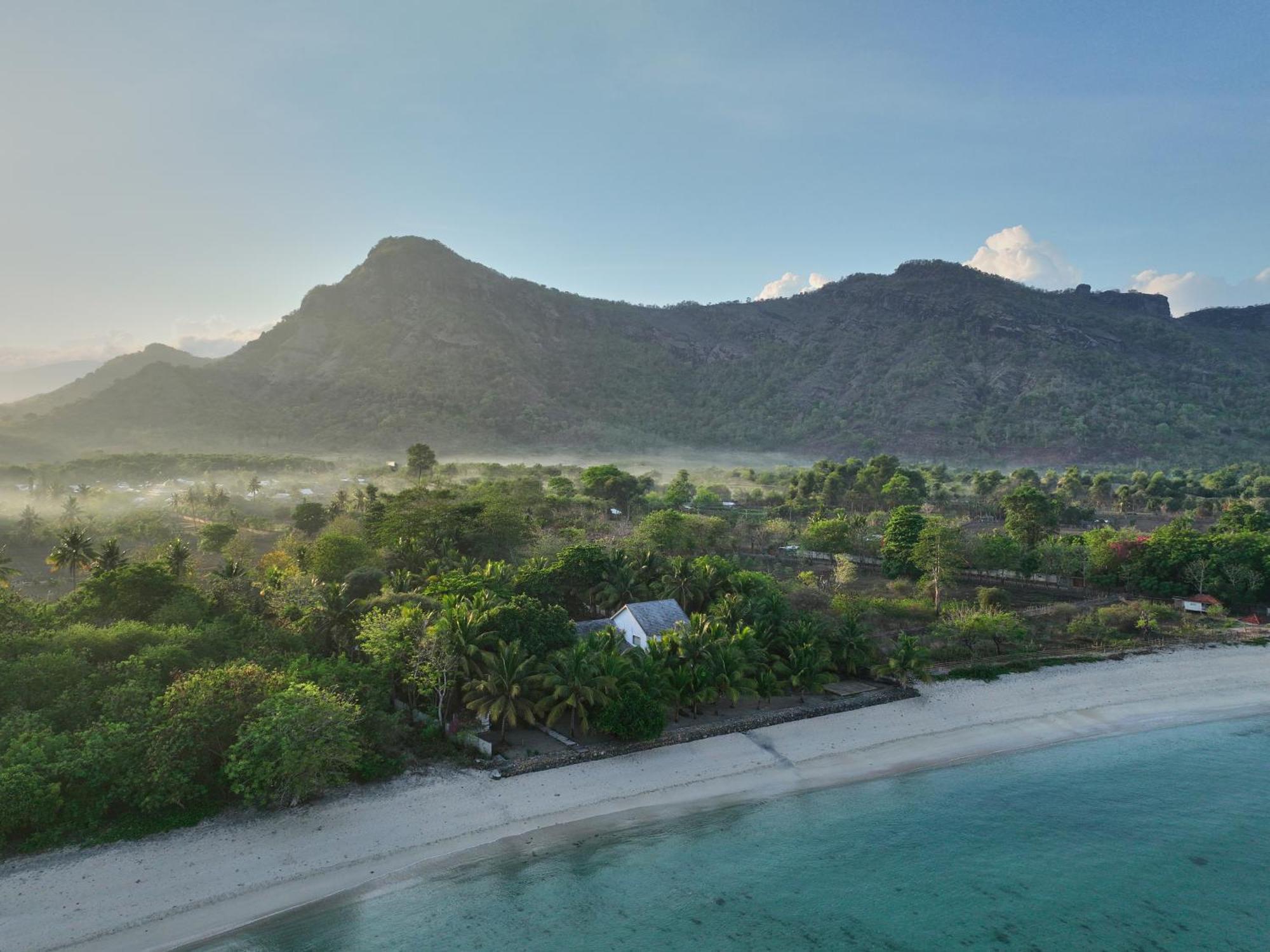 Myamo Beach Lodge Jereweh Exterior foto