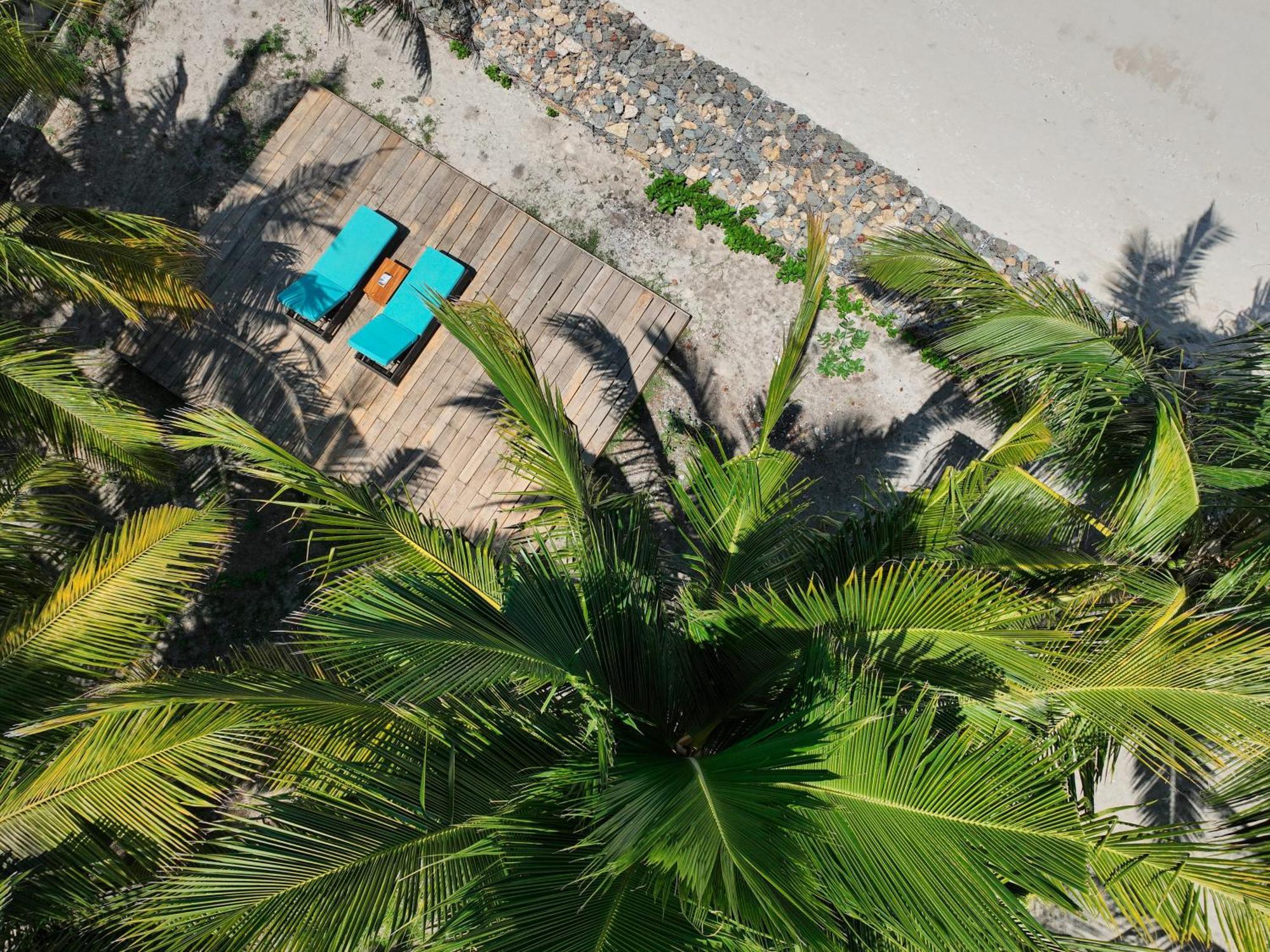 Myamo Beach Lodge Jereweh Exterior foto